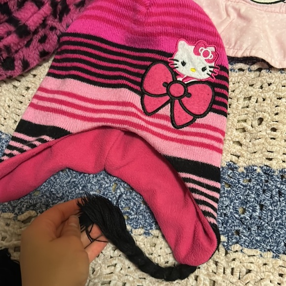 HAT BUNDLE LOT GIRLS - HELLO KITTY, CHEETAH, WINTER, SKULL, BUCKET - Picture 3 of 9